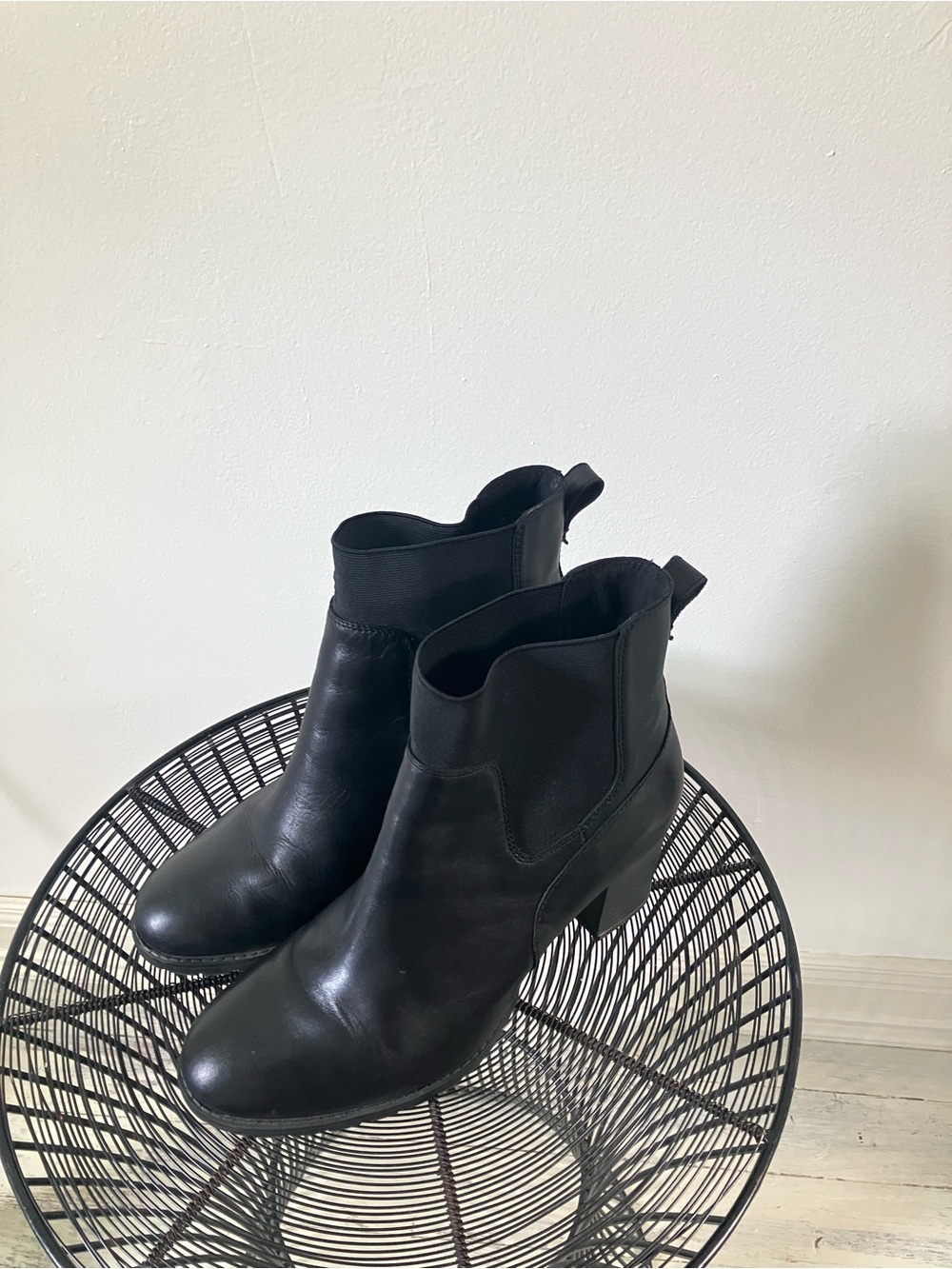 Clarks Verona Ease Black Leather Chelsea Boot Heeled Sz10M Office Friday Night